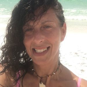 Meet your Posher, Leslie